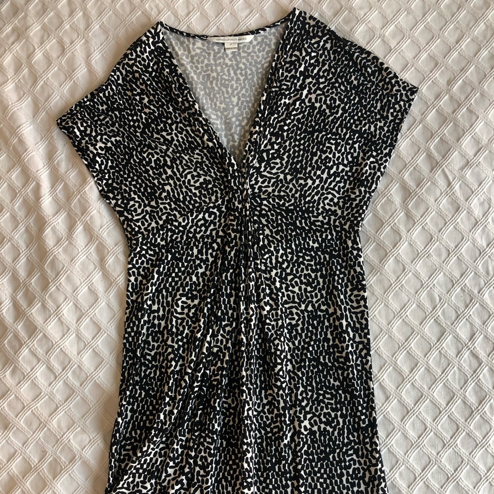 DvF dress - size 4 ( sizes like a 6/8)